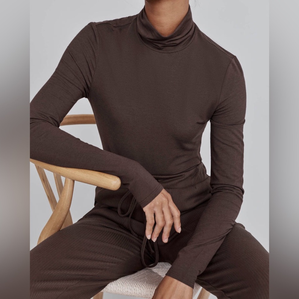 NEW XS Splendid Everywhere LYR Ruched Turtleneck